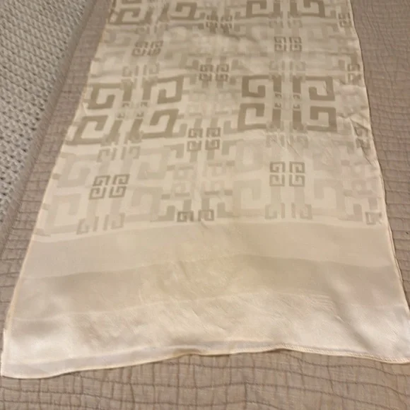 Givenchy vintage silk scarf with monogram - Picture 3 of 5